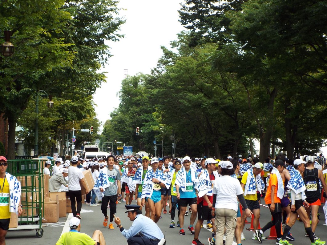 Sapporo Marathon - Locals run a short course
