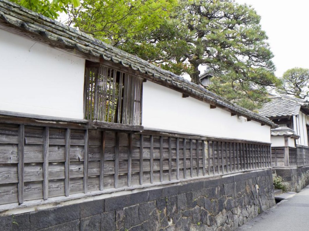 Old walls that contain residences of Hagi's past notables