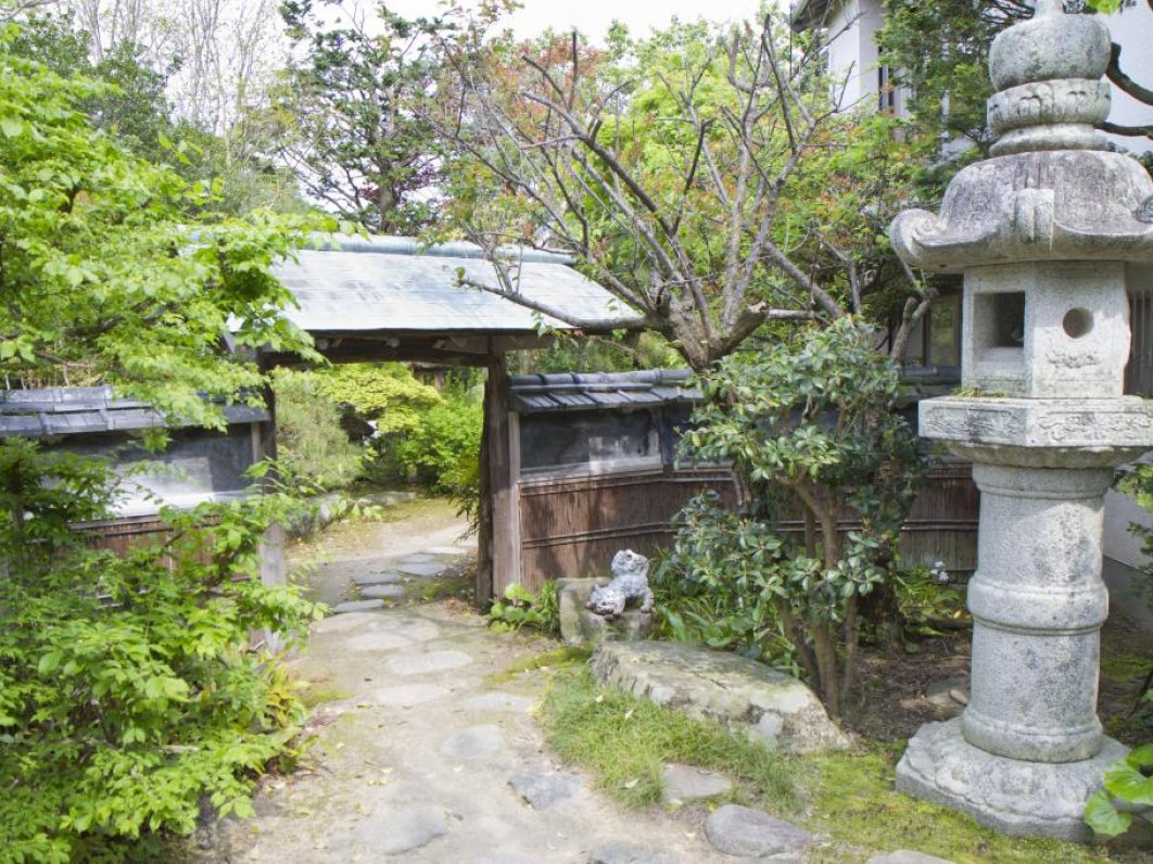 A house garden in the castle town