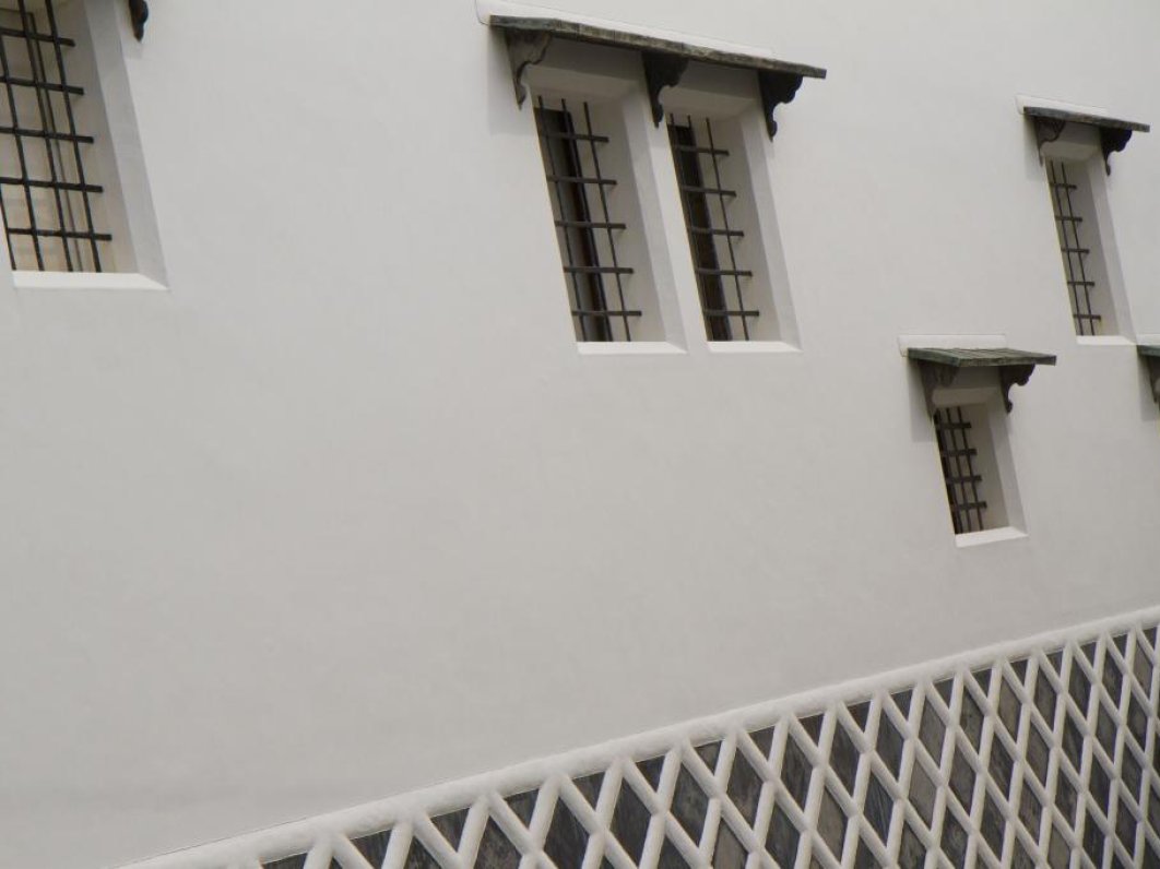 Window and wall detail of a gallery-house