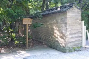 Part of the Nobunaga Wall, built by the warlord Oda Nobunaga to protect Atsuta Shrine.
