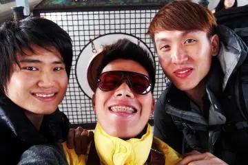 <p>แนะนำตัวละคร ซ้ายสุดอู๋ กลางกอล์ฟ และผมขวาสุดชื่อบิ๊กครับ</p>