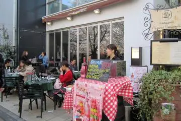 <p>ร้านอาหารก็มี</p>
