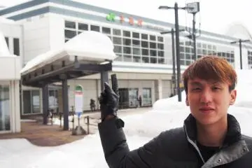 <p>มาถึงที่รอรถบัสเที่ยวเดียวขึ้นเขาเทเน่</p>