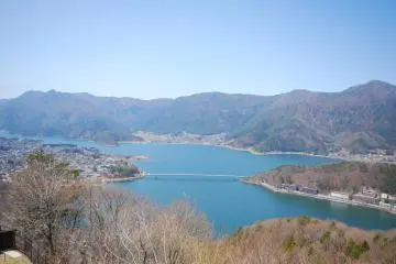 <p>ทะเลสาบ Kawaguchiko ในมุมสูง จากยอดเขา Mt.Tenjo</p>
