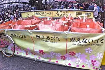 <p>Garbage receptacles are conveniently located throughout Ueno Park.</p>