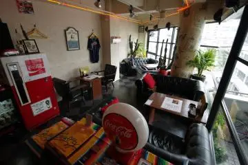 <p>Graffity interior</p>