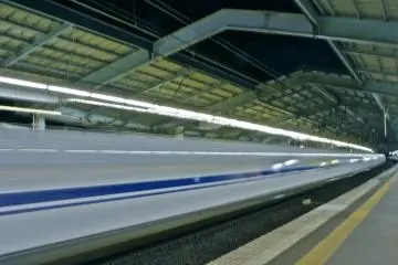 Nozomi N700 speeds into&nbsp;Shin Kobe Station.