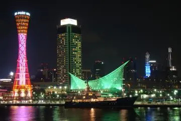 <p>ทัศนียภาพยามค่ำคืนของหอคอยโกเบจากด้านบนห้างโมเสก</p>