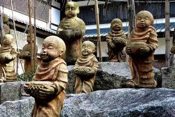 <p>Rakan statues of ascetic</p>