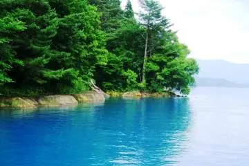 <p>The beautiful azure waters in Lake Tazawa have lured Dragons and Princesses alike.</p>