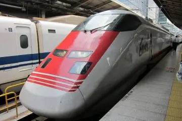 <p>East I E926 คอยทำหน้าที่ตรวจสอบรางและสายไฟด้านบน ตอนเจอถึงกับกรี๊ด</p>