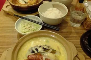 <p>เสริฟเป็นเซตพร้อมข้าว และสลัด</p>