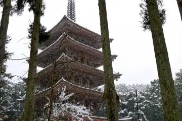 <p>เจดีย์สูง 5 ชั้นนี้สร้างเสร็จในปี 951</p>

