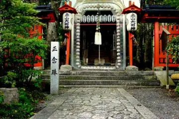 Unusual gate like a string of prayer beads