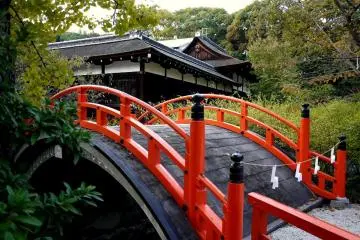 <p>คุณไม่สามารถข้ามสะพานโค้งแดงได้</p>