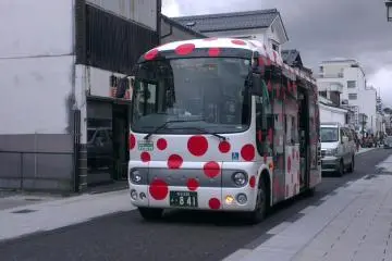 <p>รถวิ่งรอบเมือง</p>