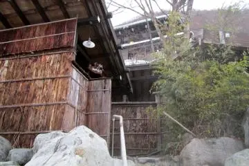 <p>มองกลับขึ้นไปที่ห้องเปลี่ยนชุด</p>

<p></p>

<p></p>
