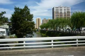 <p>You can find many great places to take a stroll during warm summer days, here along the canals that line Kawabata Dori near Akita Station.</p>
