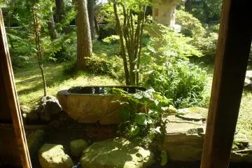 <p>Near the Akita Prefectural Museum of Natural History, you can find a restored Edo period house of the once prominent Nara family. Inside you can find a number of &nbsp;rural life artifacts in Akita&nbsp;Prefecture.</p>