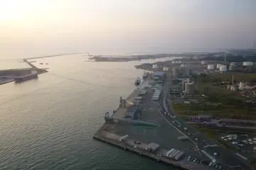 <p>Portside view.&nbsp;</p>