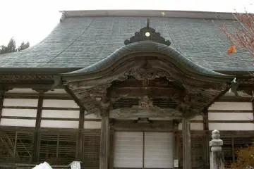 <p>The roof itself a piece of art</p>