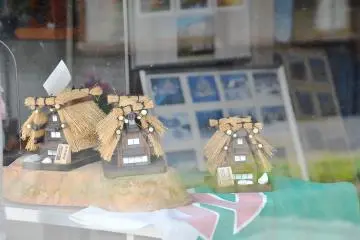 <p>ของที่ระลึกของที่นี่เป็นรูปบ้านทรงกัสโช</p>