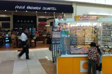 Good souvenirs here