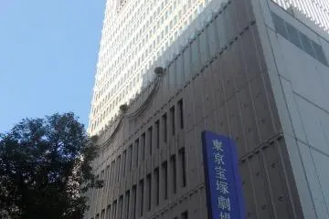 <p>It's amazing that inside that building stretching towards the sky over 2,000 people can gather to watch a performance. &nbsp;&nbsp;</p>