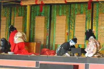 <p>อีกเรื่องหนึ่งที่แสดงพร้อมกับผู้ใหญ่</p>