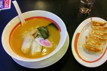 Makanannya biasa saja dan tidak terlalu dibuat komersil, namun harganyamurah!