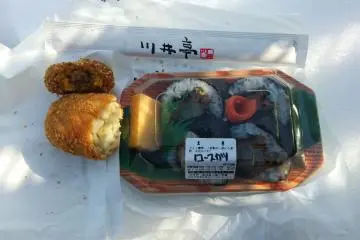 <p>They offer croquettes and bento as well as onigiri.</p>