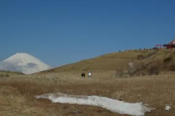 <p>Just over the rise...Mt. Fuji!</p>