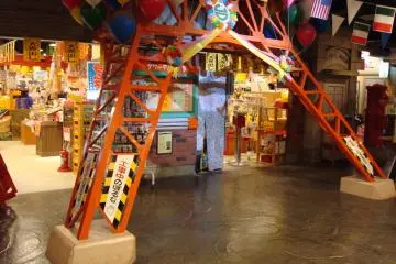 Fake Tokyo Tower base on the Retro floor