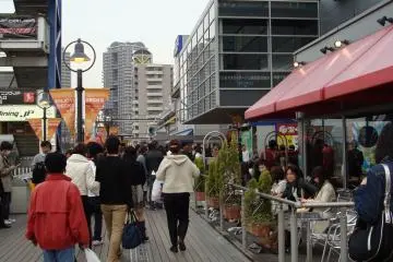 DECKS Tokyo Beach boardwalk