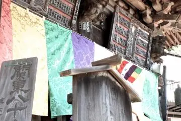 Tangga menuju ke kuil