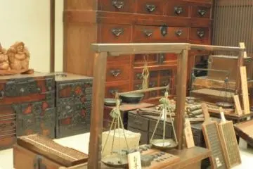 Recreated bankers office, Money Museum