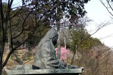 <p>รูปปั้น Murasaki Shikibu บนเนินเขา</p>

<p></p>

<p></p>