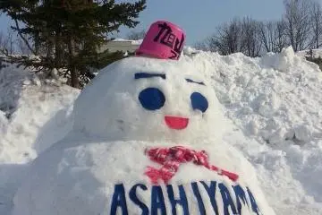 <p>Snowman "Asahiyama Zoo"</p>