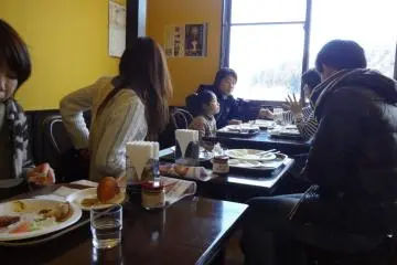 You can eat in the shop (they have a few tables) or do a take-out. The interior is simple and bright with large windows overlooking the water.