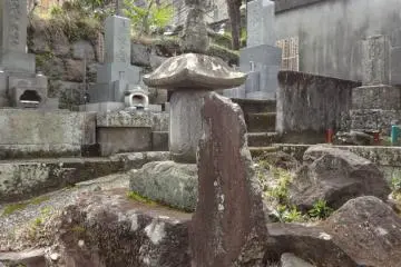 Nearby Shogen-ji Temple is also connected in part to the Soga brothers, whose revenge tale is performed in Kabuki quite often.