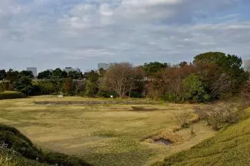 <p>The Third Daiba&nbsp;is quite a wide area and you can see joggers and pet owners going there for a run or stroll.</p>