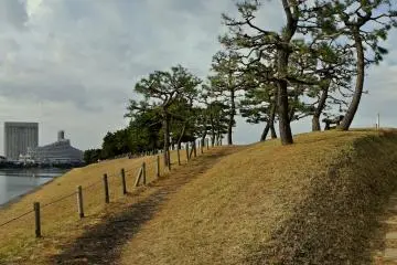 <p>If you check the Japanese blogs on the internet relating to The Third Daiba, it says that there have been ghost sightings at night. I do not believe in that, but then again you have been warned!</p>