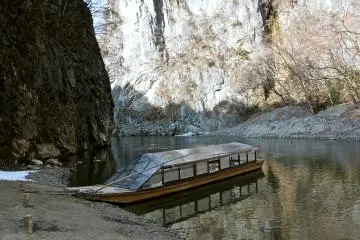 <p>จอดเรือเพื่อเดินต่อไปชมด้านในของเกบิเคย์</p>