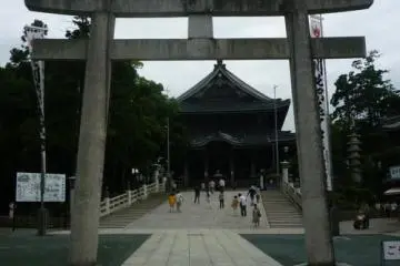 Toyokawa Inari, Shinto gate (Photo: PPF)