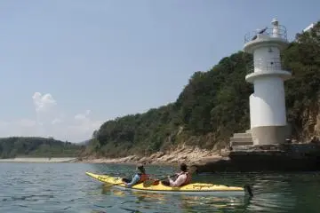 Kayaking in Ushimado Town (Photo: Shoji Nagata)
