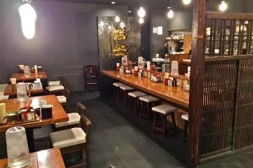 <p>Rustic interior of Kurume Ramen Tetsugama in Yokosuka</p>
