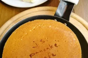 <p>แพนเค้กสูตรอร่อยเฉพาะตัวที่มีเอกลักษณ์ของ&nbsp;j.s.pandcake&nbsp;</p>
