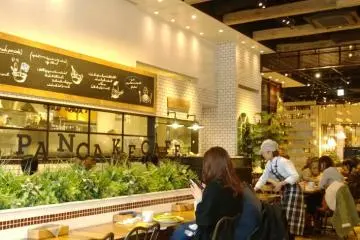 <p>การตกแต่งร้านของ&nbsp;j.s.pandcake นั้นสะท้อนบุคลิกของแบรนด์ Journal Standard ได้อย่างยอดเยี่ยม</p>