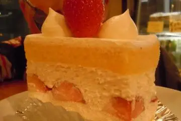 <p>Strawberry shortcake (430 yen)</p>